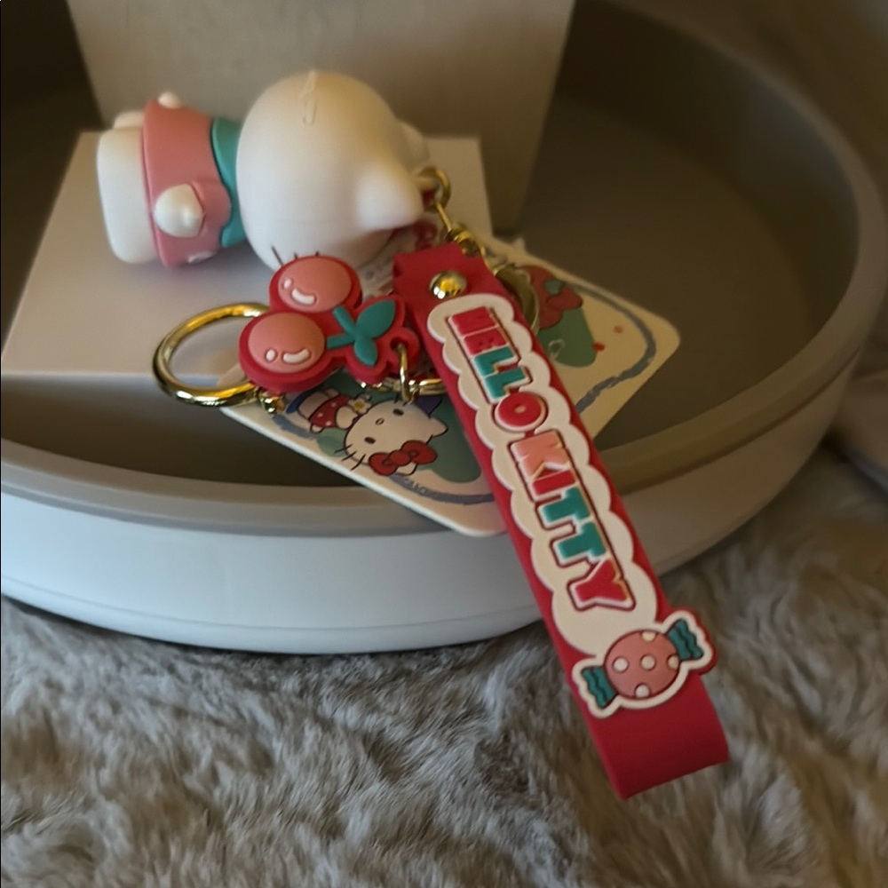 Hello Kitty Cherry Keychain - Picture 4 of 5